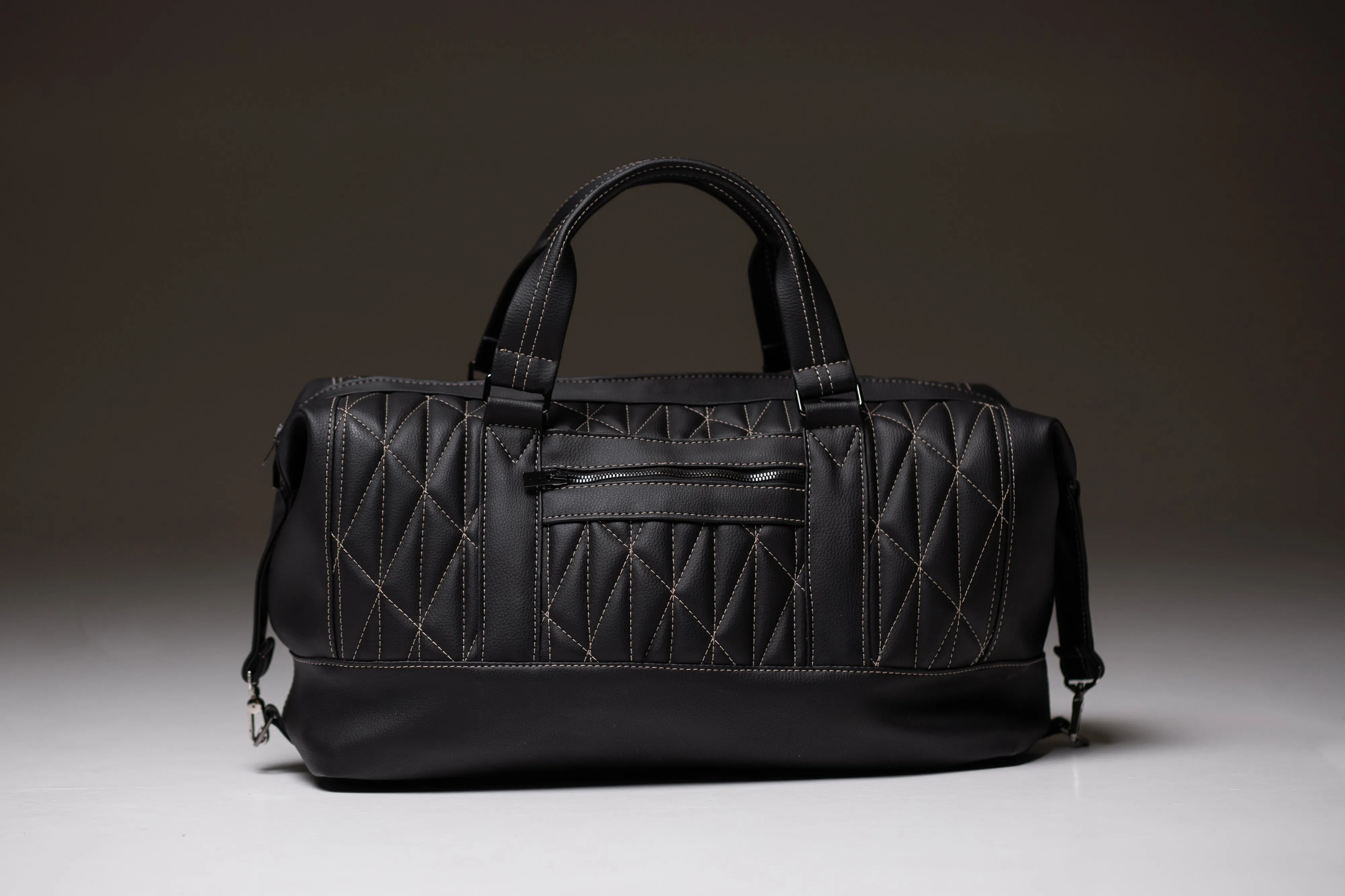 Custom Handmade Artificial Leather Bag Stylish Durable for Sport, Travel, Cars
